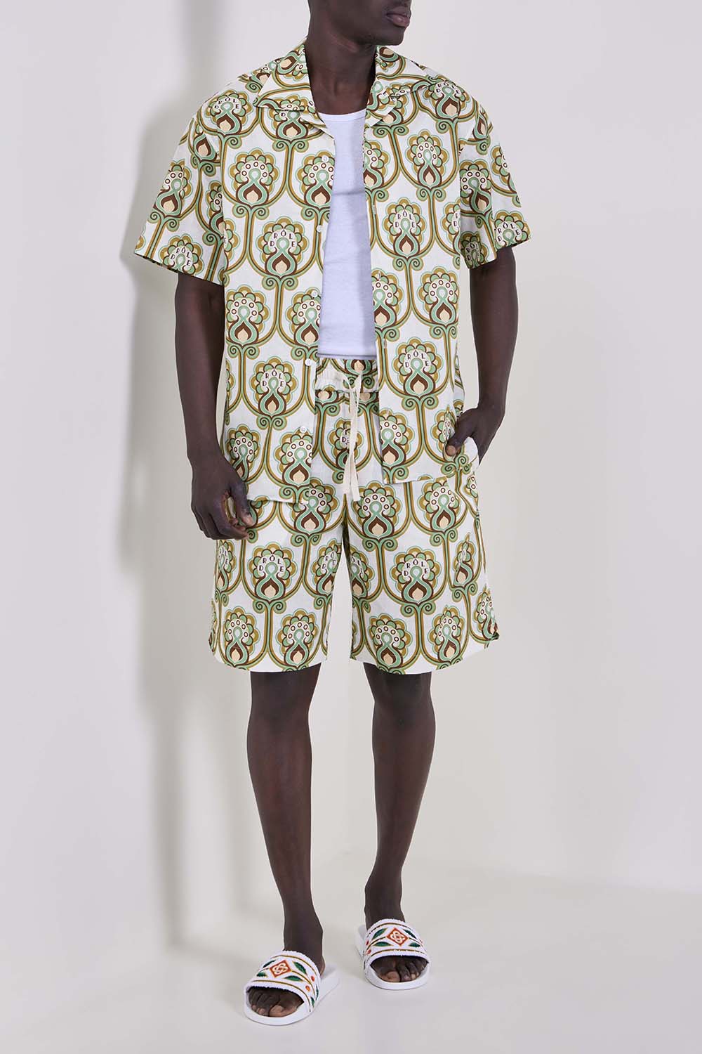 מכנסיים קצרים